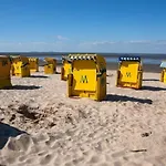 Ferienwohnung 2: Strandnah und mit Strandkorb im Haus Seeluft in Duhnen